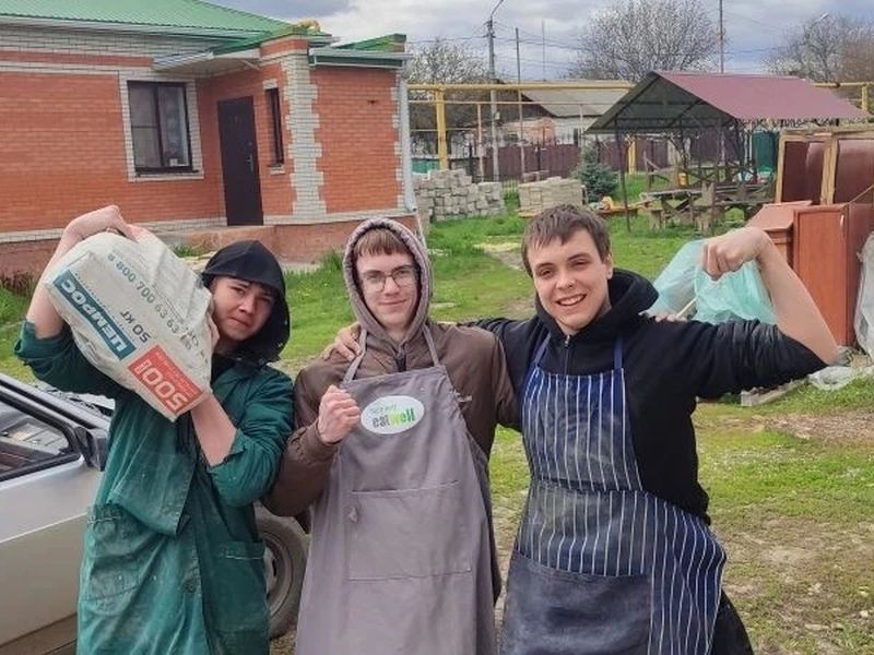 Волонтеры помогают воскресной школе 