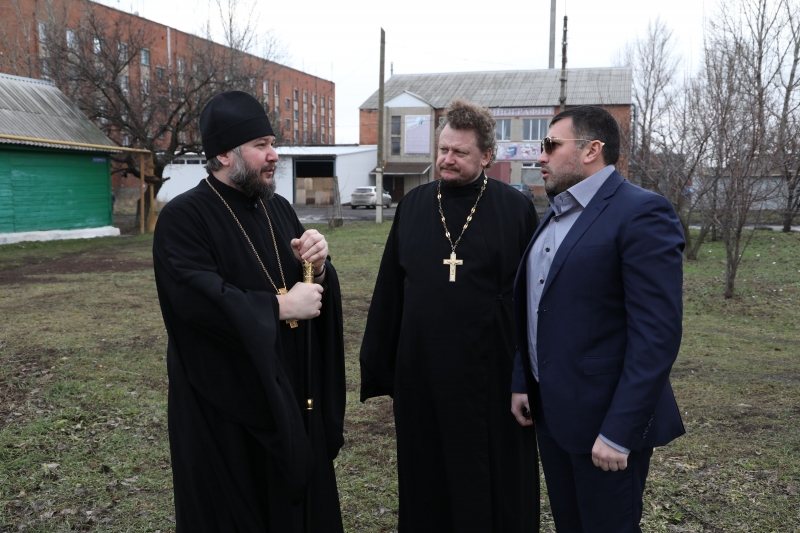 Епископ Шахтинский и Миллеровский Симон провел выездное совещание по осмотру участка для строительства нового храма в городе Шахты