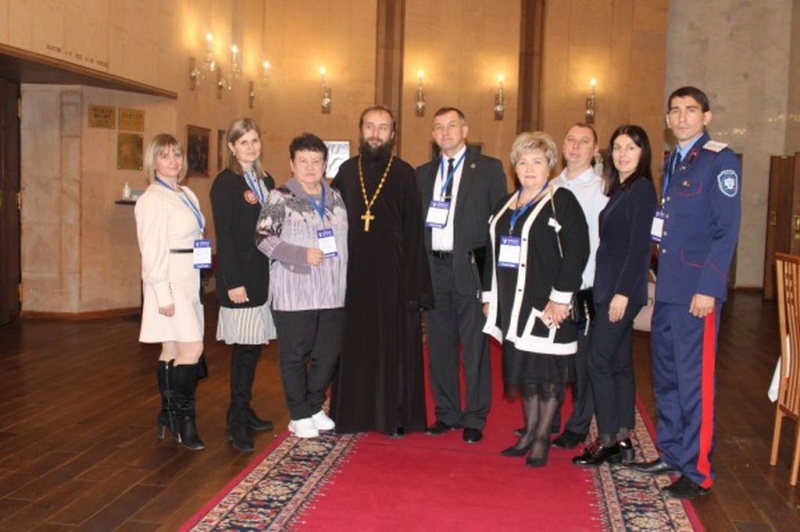 Благочинный приходов Александровск-Грушевского и Нижнедонского округов принял участие в V Гражданском форуме «Общество и власть: единство ради Победы»