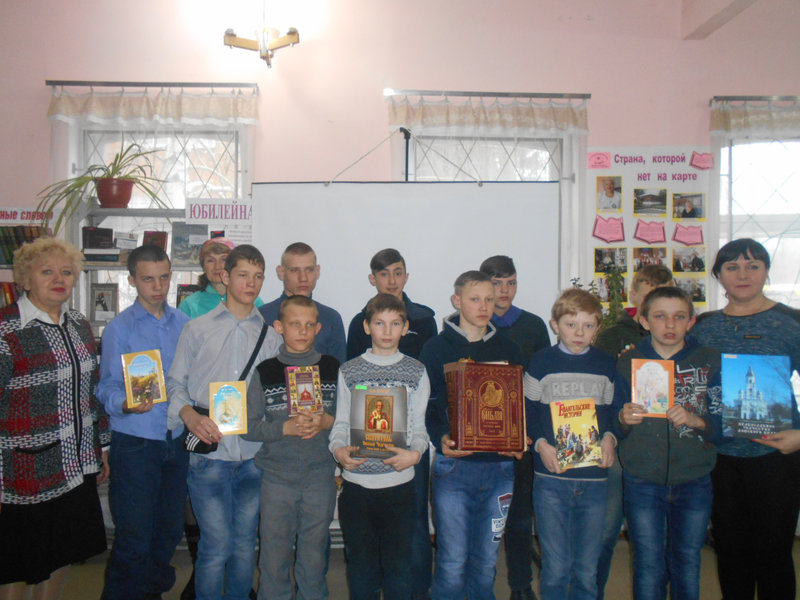 В библиотеке посёлка Соколово-Кундрюченский прошла беседа ко Дню православной книги