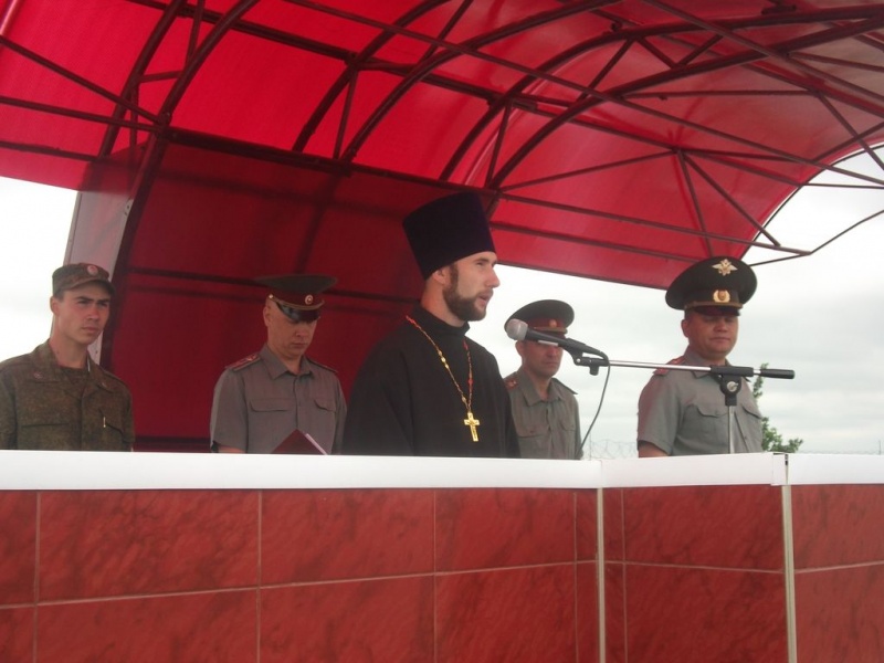 Иерей Георгий Болоцков принял участие в праздничном параде в воинской части № 3722 г. Шахты, посвященном Дню России