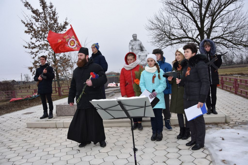 Настоятель храма апостола и евангелиста Иоанна Богослова иерей Андрей Павленков принял участие в митинге, посвященному дню освобождения хутора Красный от немецко-фашистских захватчиков в 1943 году