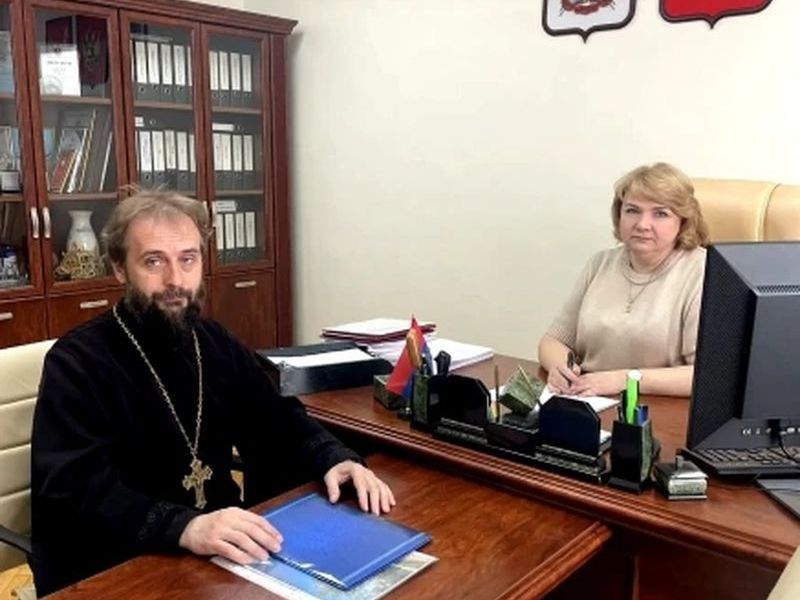 Сотрудничество ради общих ценностей. Рабочая встреча врио главы Октябрьского района с благочинным приходов Нижнедонского округа