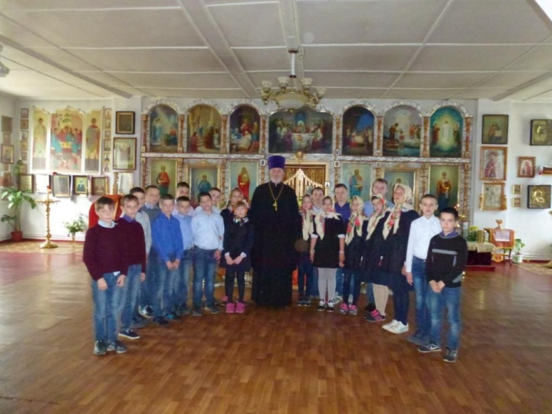 Ученики Казанской школы посетили с экскурсией храм святителя Николая Чудотворца в хуторе Тубянском