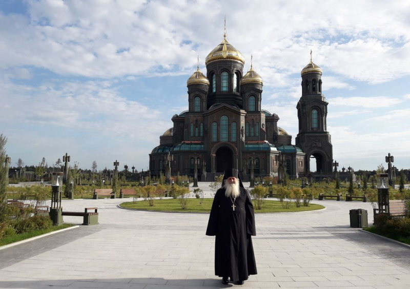 Иеромонах Николай (Наметышев) посетил Патриарший собор в честь Воскресения Христова