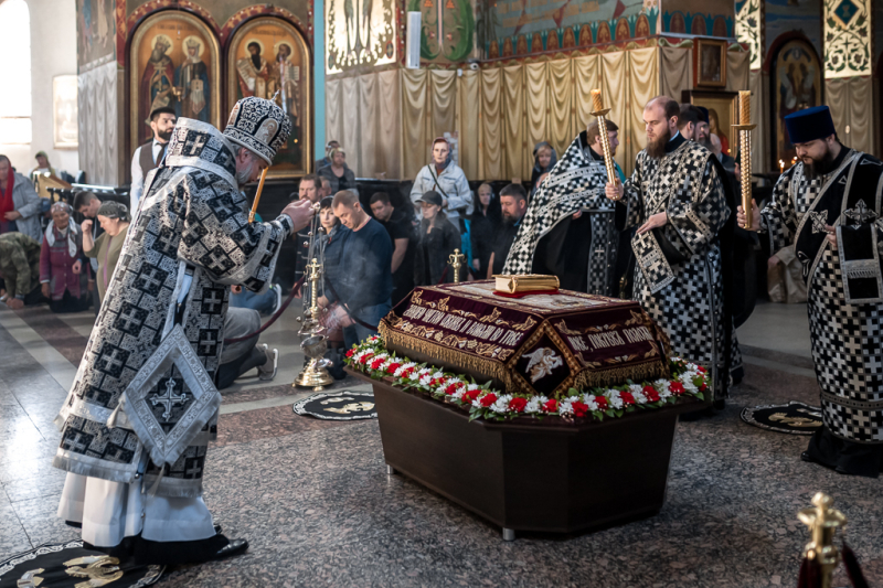 Вечерня Великой Пятницы с чином выноса Плащаницы