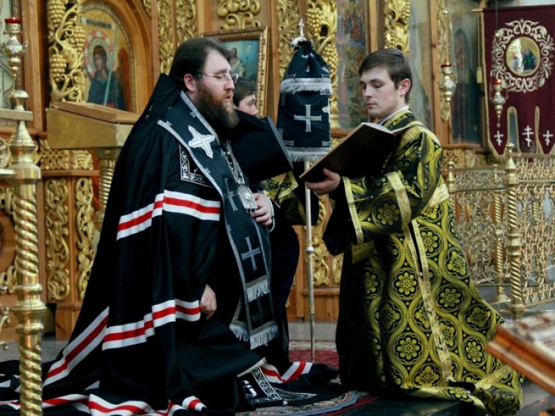 Епископ Игнатий совершил вечерню с чином прощения в Покровском кафедральном соборе г. Шахты