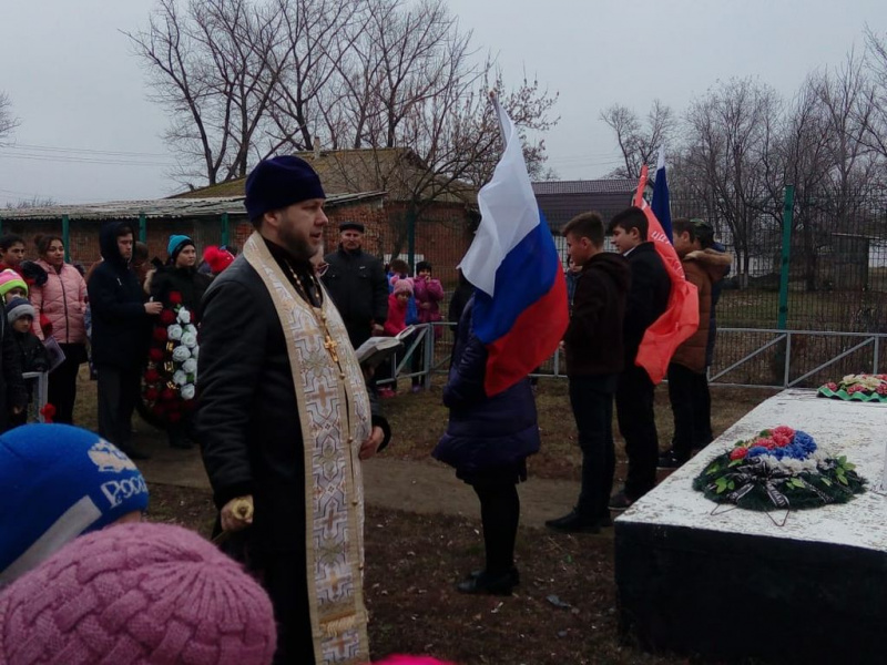 В хуторе Усьман Багаевского района прошел митинг, посвященный 76-ой годовщине освобождения Багаевского района от немецко-фашистских захватчиков
