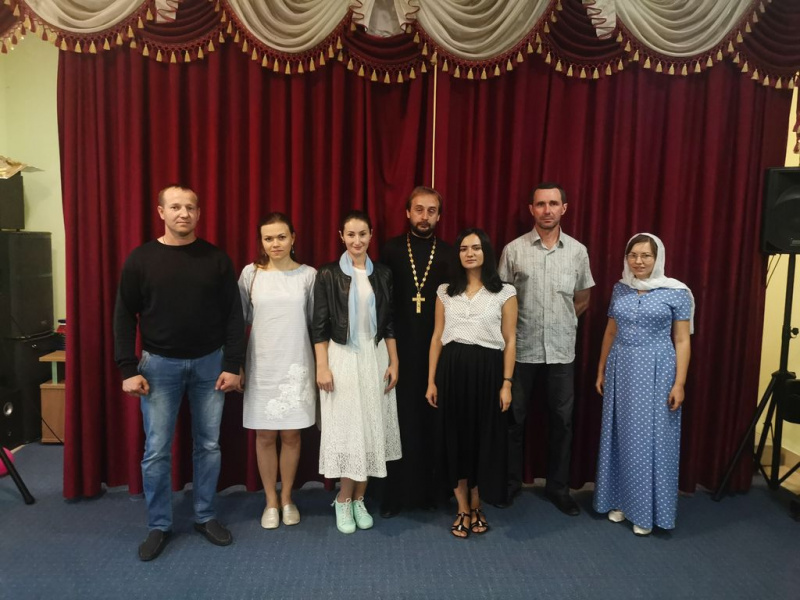 В день памяти святых Петра и Февронии Муромских в Покровском кафедральном соборе г. Шахты было проведено молодежное мероприятие