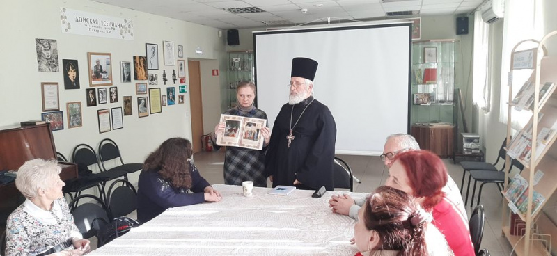 Протоиерей Николай Уваров встретился с читателями в стенах библиотеки