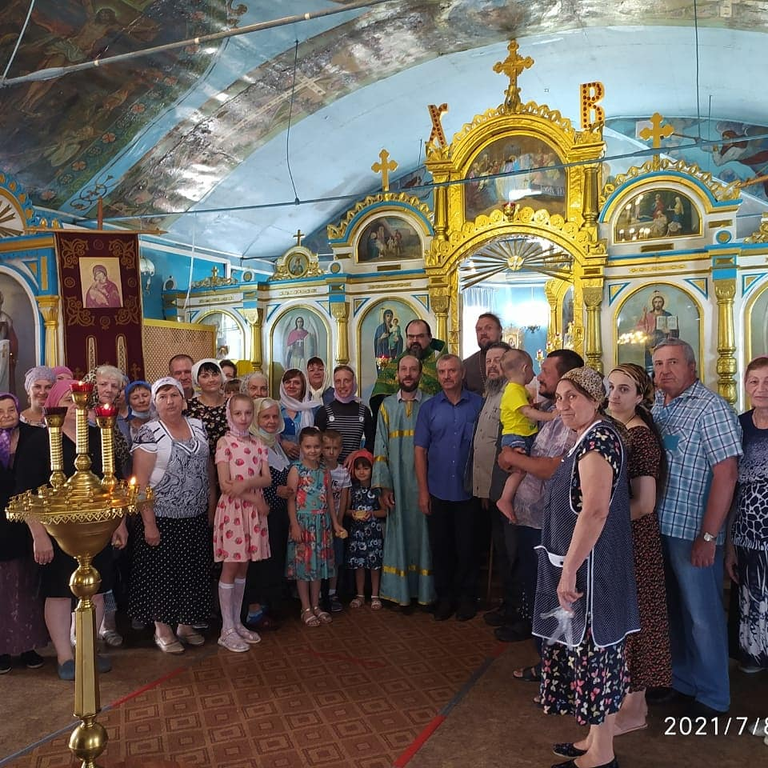 В Покровском приходе г. Новошахтинска молитвенно отметили 20-летие служения в священном сане настоятеля прихода