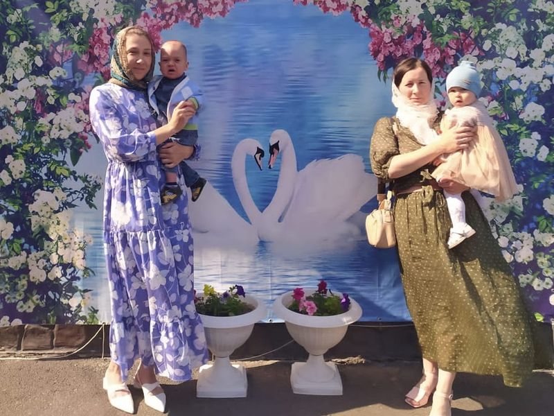 В великий праздник Святой Троицы в храме Архистратига Михаила п. Каменоломни прошли праздничные  мероприятия