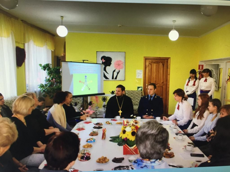 Иерей Владимир Татаркин принял участие в межведомственном круглом столе «Легко ли быть ребенком?», который прошел в г. Донецке