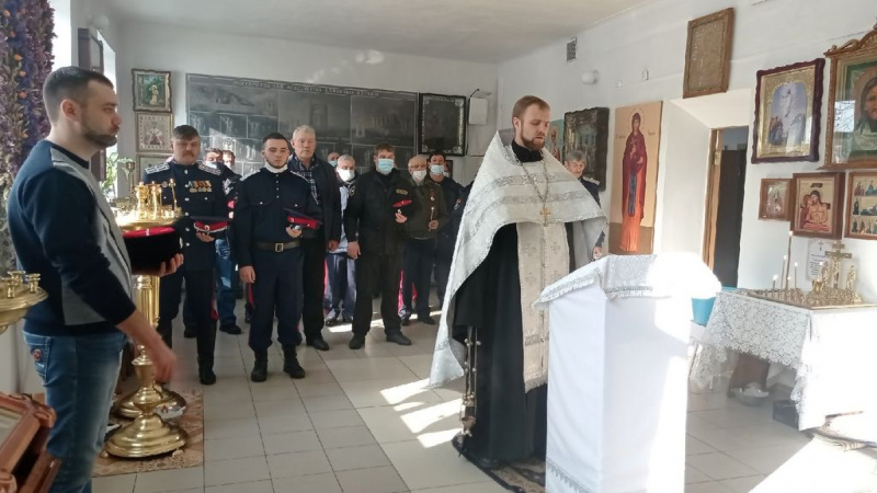В храме великомученика и целителя Пантелеимона г. Гуково молитвенно почтили память погибших в результате геноцида казачества