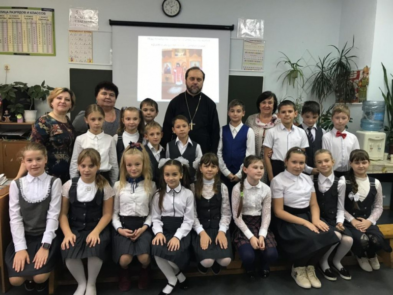 Иеромонах Димитрий (Яроцкий) приглашен на открытый урок по ОПК в школу № 8 г. Миллерово