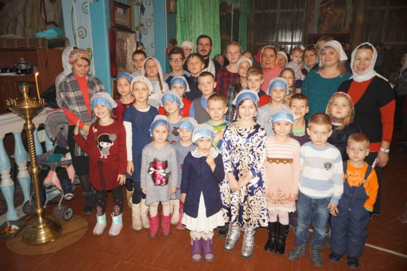 В канун праздника Рождества Христова в храме Николая Чудотворца г. Новошахтинска прошла традиционная праздничная лотерея