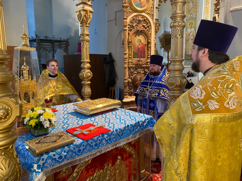 В Свято-Успенском архиерейском подворье города Донецка соборным богослужением отметили престольный праздник