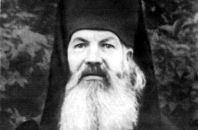 Прихожане храма свщмч. Захарии (Лобова) архиепископа Воронежского и Задонского помолились возле гробницы исповедника Христова иеромонаха Серафима (Калинина)