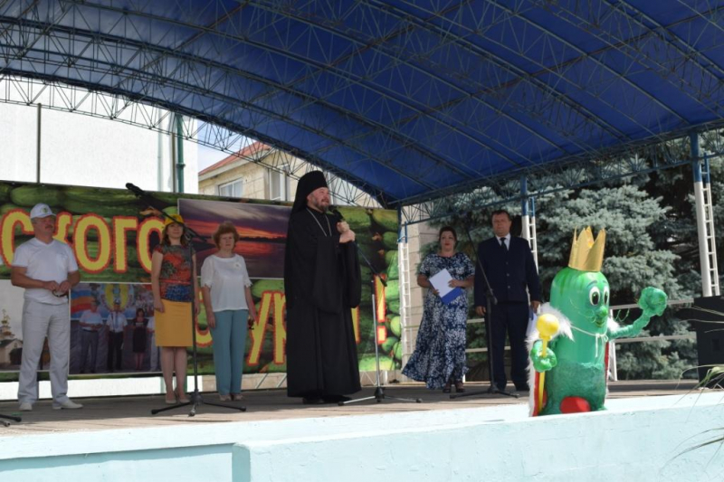 Преосвященнейший епископ Симон принял участие в традиционном празднике Ростовской области «Дне Багаевского огурца»