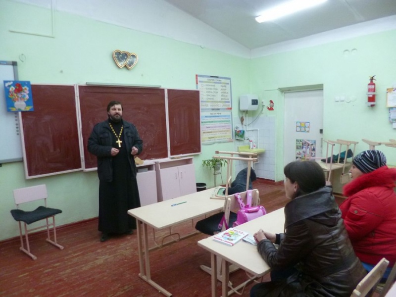 Протоиерей Сергий Сергошин принял участие в родительском собрании в школе № 41 г. Шахты