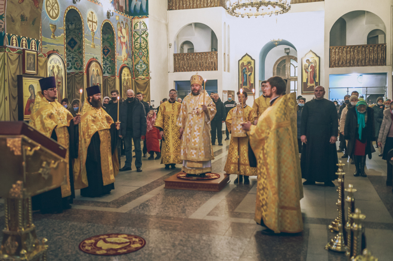 Преосвященнейший епископ Симон совершил всенощное бдение в Покровском кафедральном соборе г. Шахты