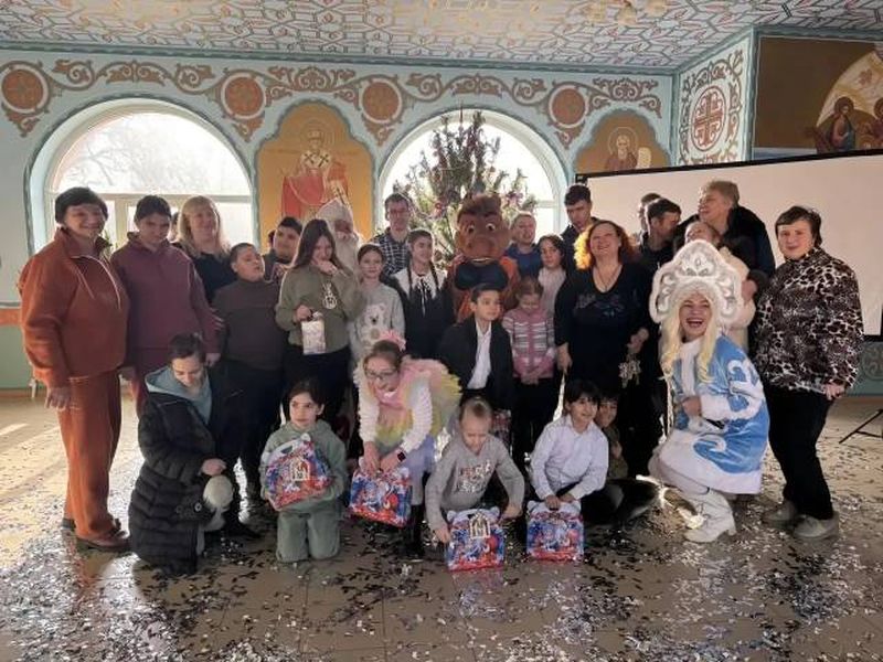 В станице Манычской провели Рождественскую ёлку для детей с особенностями здоровья