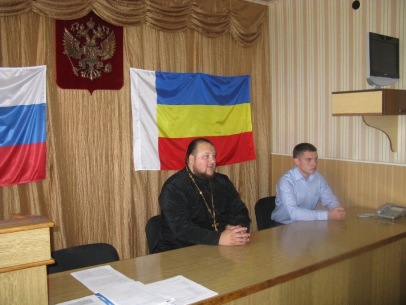 Иерей Антоний Колистратов провел очередную беседу с полицейскими Чертковского района