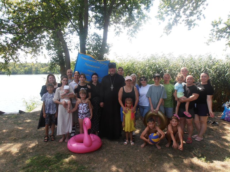 «В небе радуга цветная – нет земли красивей! Ведь Россия наша – это я с друзьями»