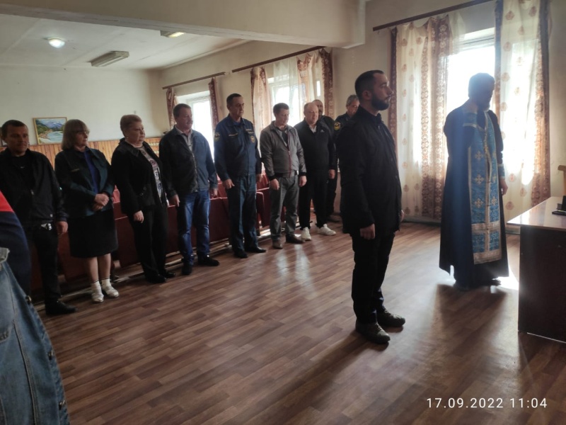 В пожарной части № 41 г. Зверево состоялся молебен в честь памяти иконы Матери Божией «Неопалимая купина»