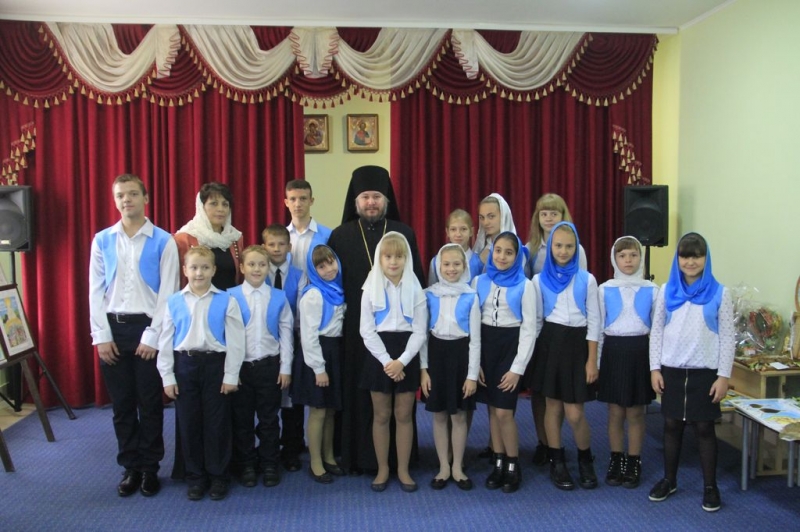 По случаю дня рождения Преосвященнейшего епископа Симона в духовно-просветительском центре кафедрального собора г. Шахты состоялся концерт детского архиерейского хора
