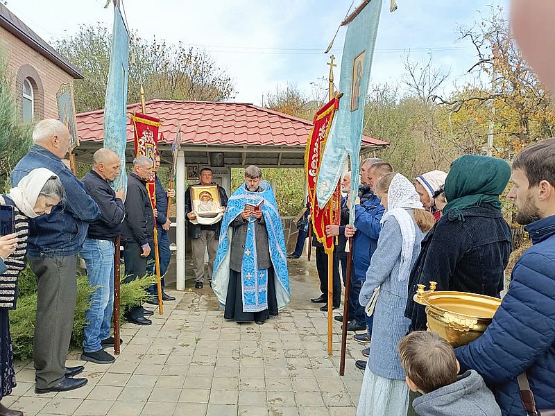 Крестный ход с молебном прошел в станице Бессергеневской