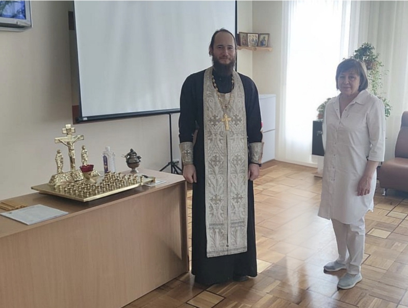 В Троицкую родительскую субботу настоятель Покровского храма совершил панихиду в реабилитационном центре Шахт 