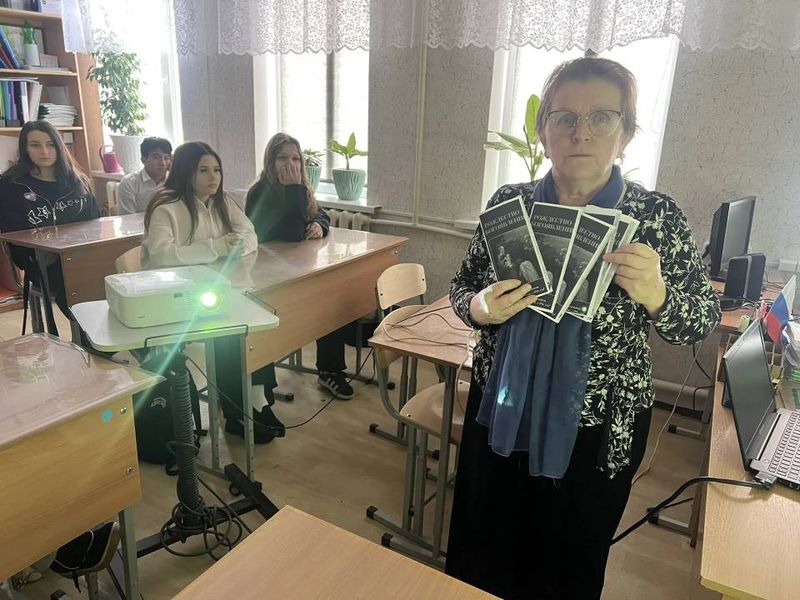 В Усьманской школе провели занятие о Рождестве и Крещении Господнем