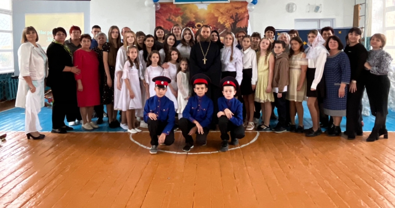В Дегтевской школе отметили праздник Покрова Пресвятой Богородицы