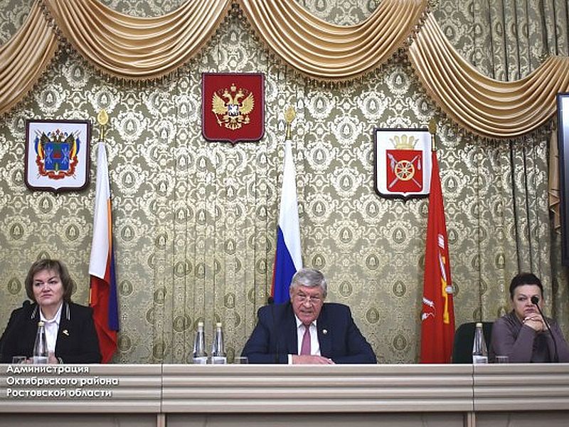 В районном Дворце культуры поселка Каменоломни состоялось заседание Собрания депутатов Октябрьского района