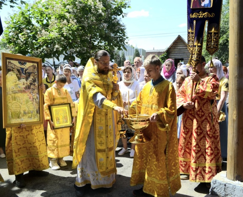 Престольный праздник храма Всех святых, в земле Русской просиявших, города Каменск-Шахтинский