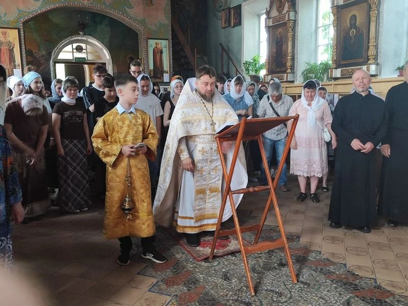 В храме Андрея Первозванного совершили молебен перед экзаменами в день памяти Кирилла и Мефодия