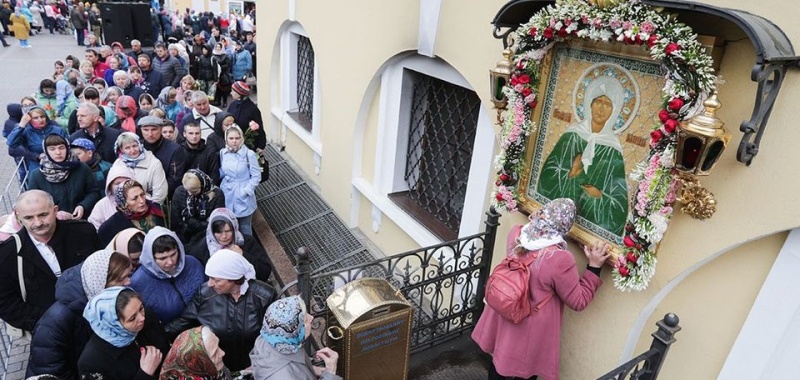 МАТРОНУШКА, УБЕРИ ЭТОГО ТИПА!