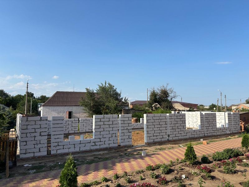 Продолжается строительство приходского административного здания в станице Обливской 