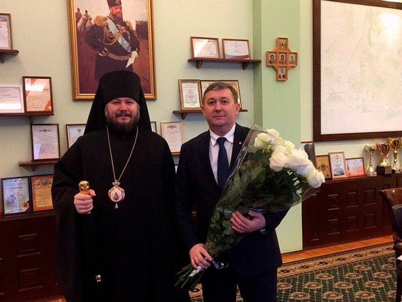Преосвященнейший епископ Симон поздравил Главу Администрации г. Шахты Игоря Ивановича Медведева с днем рождения