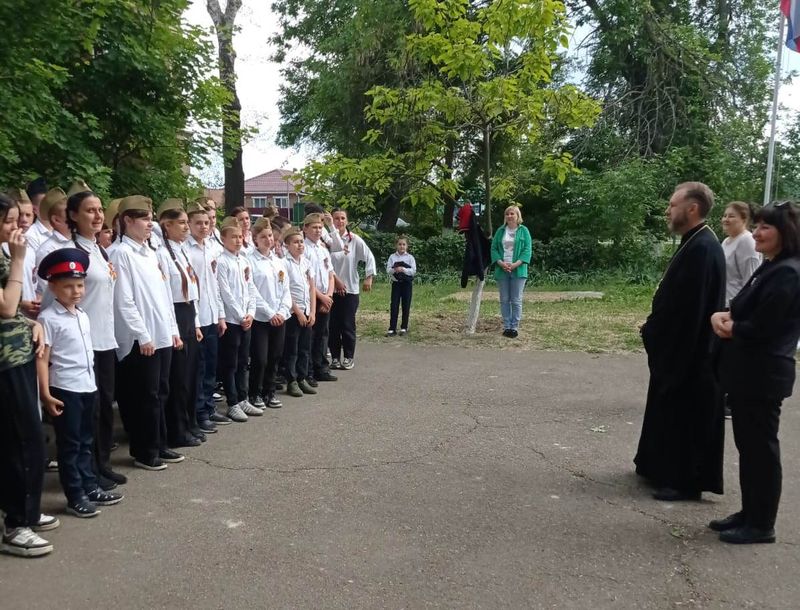 Смотр строя и песни в казачьей школе
