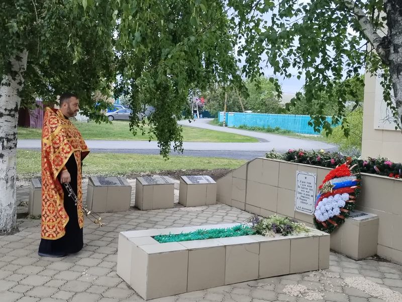 Духовенство Нижнедонского благочиния приняло участие в памятных мероприятиях, посвященных Дню Победы