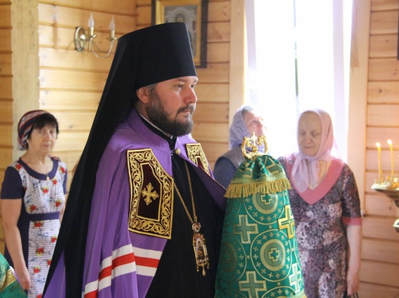 В престольный день епископ Симон совершил Божественную литургию в храме преподобного Сергия Радонежского города Шахты