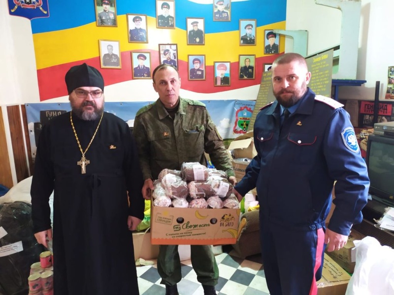 Духовник Донецкого округа ВКО ВВД доставил гуманитарную помощь для бойцов 6-го гвардейского казачьего полка им. атамана М.И. Платова