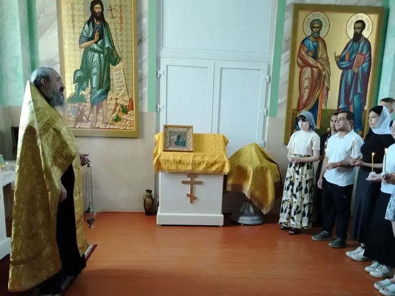 В Свято-Троицком храме хутора Волченского прошёл благодарственный молебен для выпускников