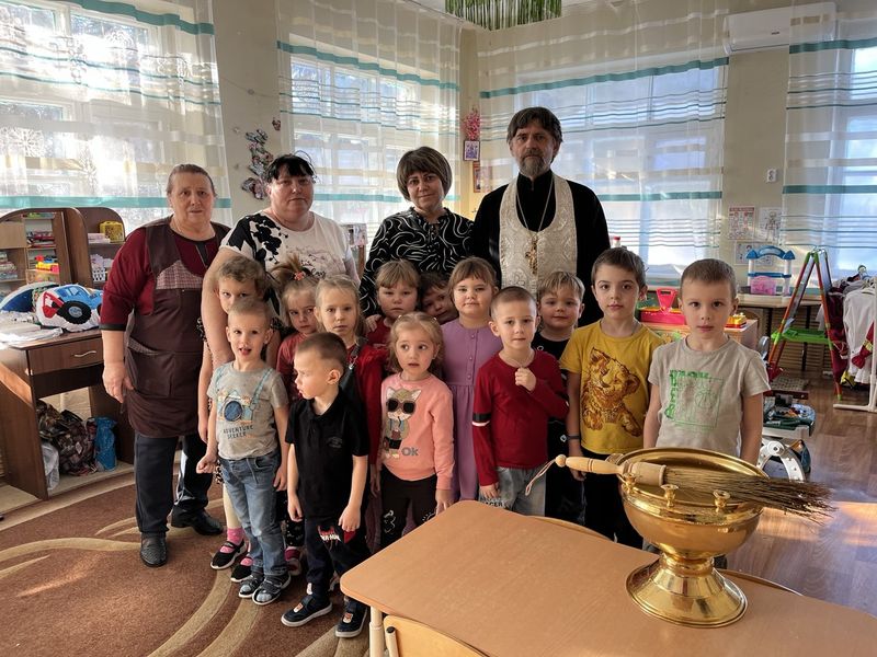 В станице Заплавская освятили школу, детский сад и администрацию в день Крещения Господня