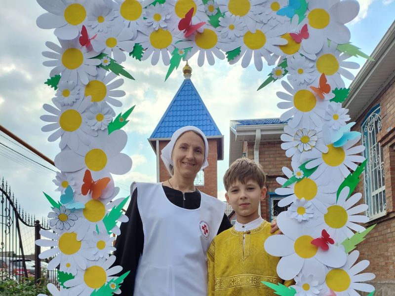 В храме Архистратига Михаила поселка Каменоломни прошли праздничные мероприятия, посвящённые Дню семьи любви и верности