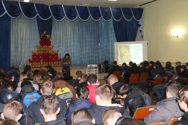 Помощником благочинного горда Новошахтинска по связям с общественностью Саханиной Инной Викторовной проведена интерактивная беседа «Милосердие основа духовности» в Новошахтинском автотранспортном техникуме