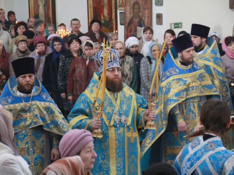 В праздник Благовещения Пресвятой Богородицы епископ Игнатий совершил Литургию в Покровском кафедральном соборе г. Шахты