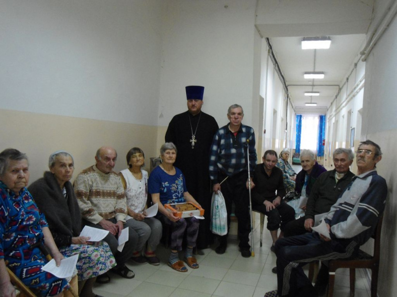 «Только живая, деятельная вера в Бога помогает обрести правильный путь возвращения к нормальной жизни». Протоиерей Вячеслав Лавлинский провел беседу с пациентами сестринского отделения больницы г. Каменск-Шахтинский
